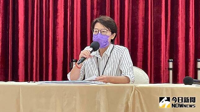 針對陳時中批評「脾氣大又不接電話」，台北市副市長黃珊珊9日回應，表示針對不對的事情大家脾氣都很大，並反酸陳時中「接你電話又沒用」。