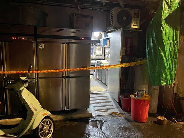新北市板橋區民權路某餐廳的老闆與店內女員工，1日晚間被發現倒臥在店內，經送醫搶救，兩人仍死亡。警方調查疑似瓦斯外洩中毒，但將深入調查。（圖／記者爆料網）