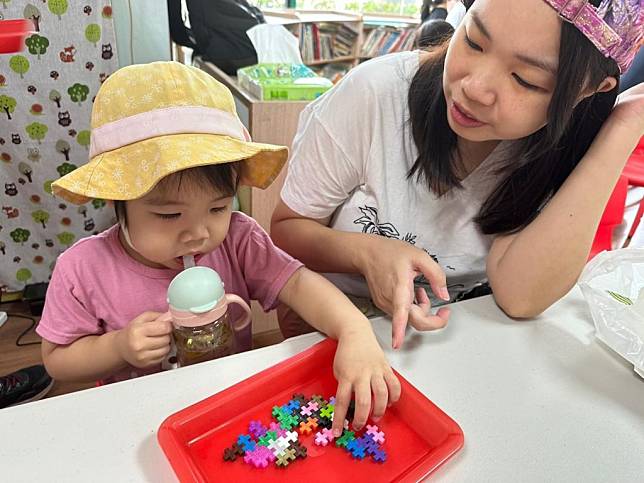 基隆市社區教保資源中心規劃辦理一百場假日親子互動課程，歡迎二到六歲學齡前幼兒及家長報名免費參加。（教育處提供）