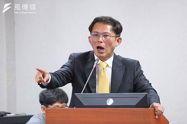 民眾黨總召黃國昌表示，民眾黨會履行創黨主席柯文哲在競選總統時的政見，提案成立修憲委員會，廢除監察院。（顏麟宇攝）