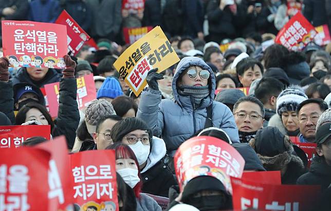 People attend a rally to call for the impeachment of South Korean President Yoon Suk-yeol near the National Assembly in Seoul, South Korea, Dec. 7, 2024. (Xinhua/Yao Qilin)