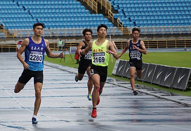 19歲的國體大短跑好手林祐賢（中）跑出男子100公尺歷年第10傑的佳績。記者劉肇育／攝影