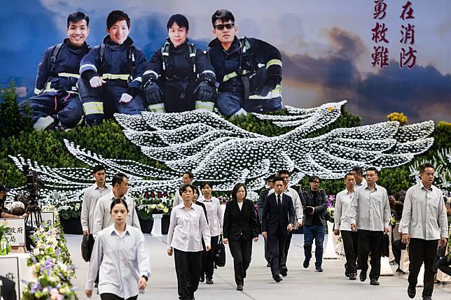 2023年10月6日，總統蔡英文前往屏東參加明揚大火4名殉職消防員的聯合公祭。（攝影／楊子磊）  
