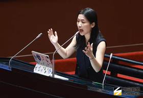 ▲國民黨立委徐巧芯認爲行政院長卓榮泰帶領的內閣團隊，並沒有如總統賴清德在823過後所說的要改善朝野互動模式，依舊沒有採納任何在野黨立委的意見。（圖／記者葉政勳攝 ,2025.08.25）