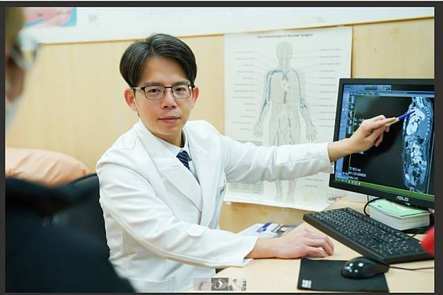 台北慈濟心臟外科醫師宋鎮宇醫師指出，主動脈瘤就像吹氣球一樣，被吹開之後就無法恢復。（台北慈濟醫院提供）