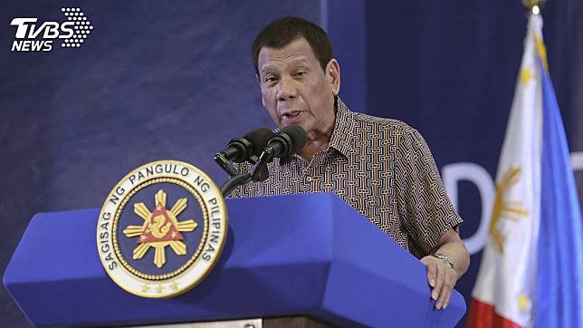 菲律賓總統杜特蒂日前宣布防疫新措施，民眾若是不配合，警方可以開槍擊斃對方。(圖／達志影像美聯社)