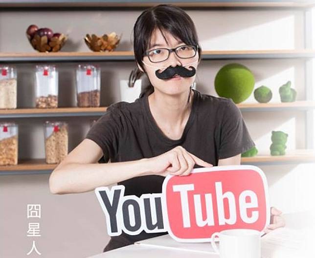 YouTuber星人7日選擇在臉書上坦承過去被虐待與性侵的過往。（圖片截取自冏星人臉書粉絲專頁）