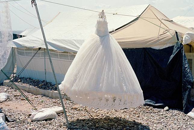 伊拉克難民營裡「早盛」的花兒們！她嘆：結婚時只有１５歲，要在被強迫前嫁個好人家