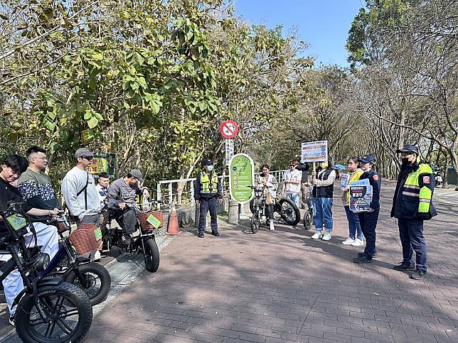 從3月1日起，東豐自行車綠廊及后豐鐵馬道將全面禁止微型電動二輪車行駛。（圖：觀旅局提供）