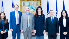 美國在台協會（AIT）處長谷立言今低調拜會國民黨主席鄭麗文。截自鄭麗文臉書