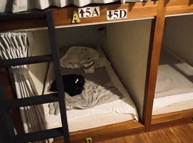 高雄青年旅館1個床位一晚要價2700元，遭高市府開罰。（翻攝自Threads）
