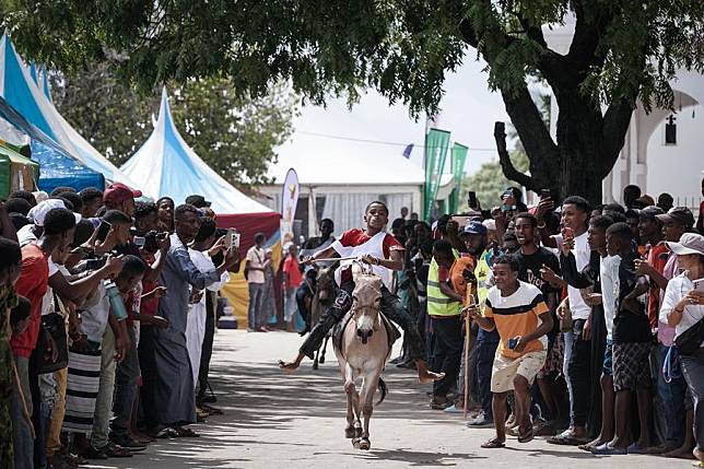 Donkey race participants compete during the annual Lamu Cultural Festival in Lamu, Kenya, Nov. 29, 2024. (Xinhua/Han Xu)