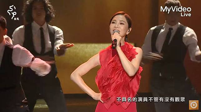 ▲謝盈萱在金馬獎開場時獻上唱跳表演，不過網友評價卻很兩極。（圖／翻攝自MyVideo影音隨看YouTube）