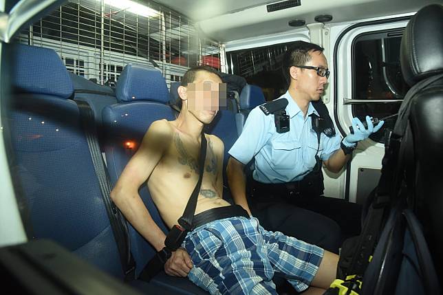 警方拘捕一名紋身漢。