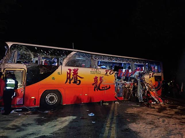 騰龍通運遊覽車自撞山壁，造成6人死亡、39人受傷。 (資料照，運安會提供)