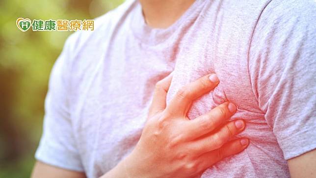 以三高患者來說，過多的血糖會造成血液黏稠，過多血脂易造成膽固醇堆積管壁，形成發炎和斑塊，進一步造成心肌冠狀動脈的問題。