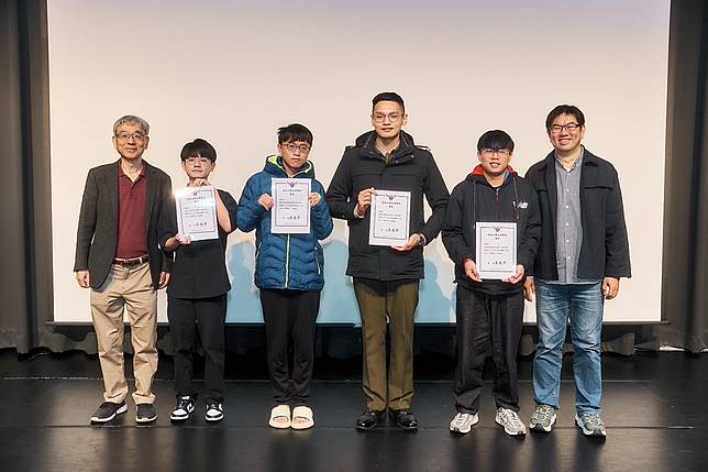 開南大學法律學院表揚模範學生。圖：開南大學提供