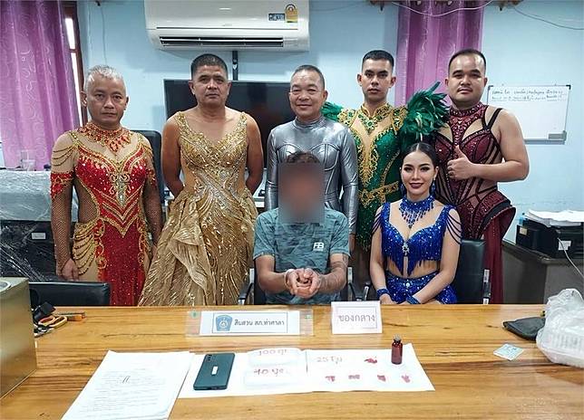 男上加男！警扮女裝化身「火辣女舞團」成功抓到藥頭　破案後合照笑翻網