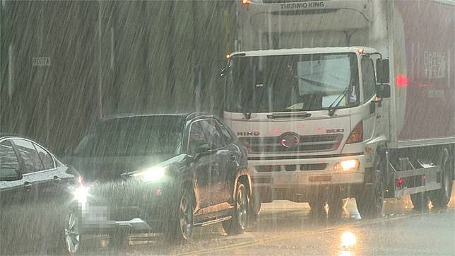 鋒面影響各地天氣不穩定，北東整日濕涼，西半部注意局部大雨。圖／台視新聞（資料畫面）