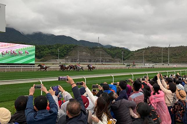 Horses thunder down the straight at the first Conghua meeting. Photos: Kenneth Chan