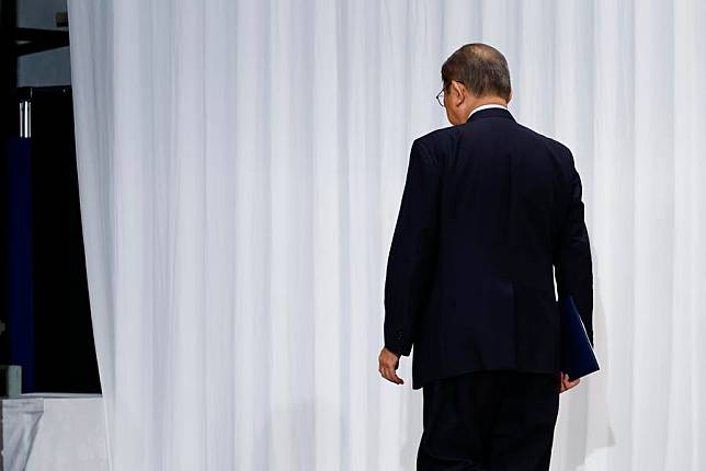 Japanese Prime Minister and head of the Liberal Democratic Party (LDP) Shigeru Ishiba walks off the stage after a press conference at the party's headquarters in Tokyo, Japan, Oct. 28, 2024. (Kim Kyung-Hoon/Pool via Xinhua)