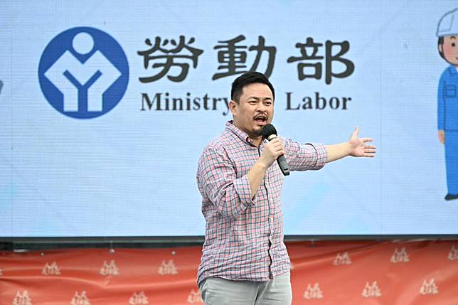勞動部長洪申翰公告去年工讀生與部分工時的勞檢結果，共有448家業者違規。（資料照片／張哲偉攝）