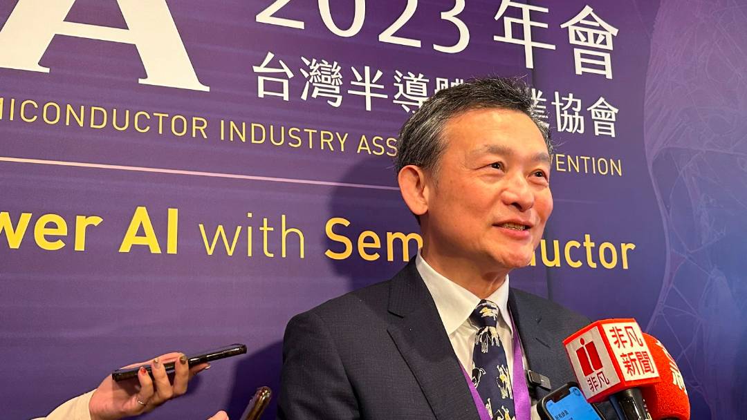 接棒劉德音任理事長！侯永清現身TSIA年會 稱美晶片禁令短期可控 | 太報 | LINE TODAY