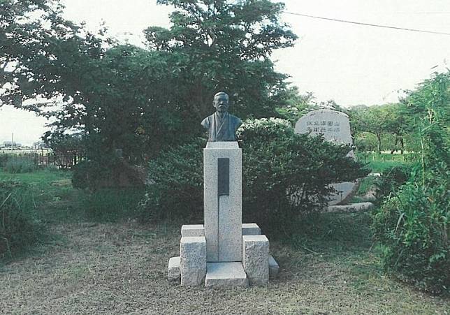安置在日本新潟縣佐渡市的黃土水作品「山本悌二郎銅像」，幾經輾轉，將再送回高雄糖廠。   圖：翻攝自佐渡市公所