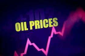 自美國聯手以色列攻打伊朗後，國際油價數度震盪起伏。路透社示意圖