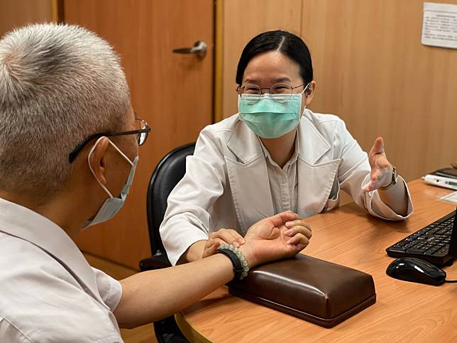 鄭宇真醫師治療臨床個案顯示，中醫確實能幫忙新冠染疫解隔後不適症狀。