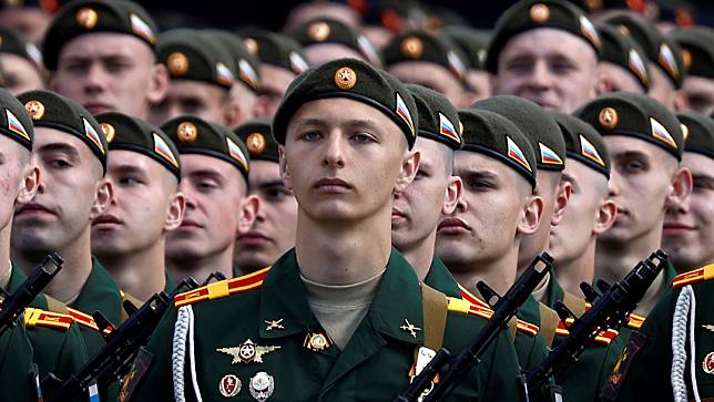 俄羅斯現有逾45萬軍人在烏克蘭前線作戰。圖為2021年5月莫斯科閱兵。路透社