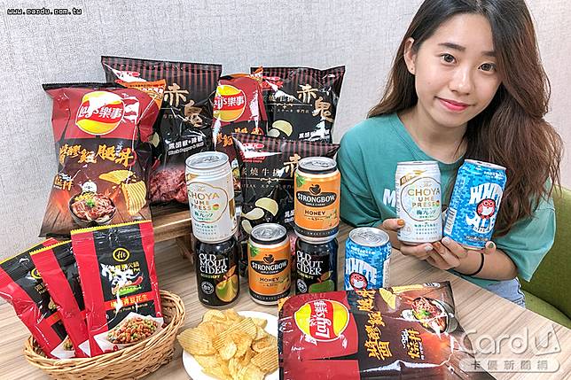 在酷熱的炎夏來杯透心涼啤酒，大口暢飲搭配下酒零食，讓小酌時刻更盡興(圖/全家便利商店　提供)