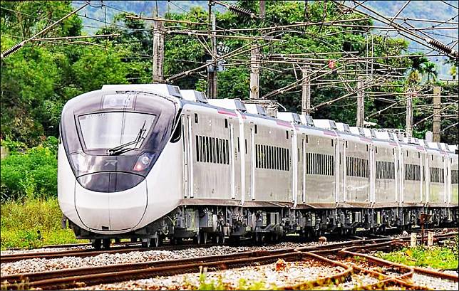 台鐵採購EMU3000型交車23列。(資料照)