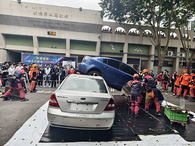 新北市政府在板橋第二運動場舉辦「新北市義消人員體技能選拔暨臺北、桃園、基隆友誼賽」。(新北市消防局提供)