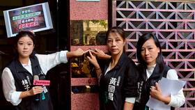 黃國昌的板橋區主任林子宇、中和永和區主任陳怡君、汐止金山萬里區主任陳語倢(圖左至右)。呂志明攝