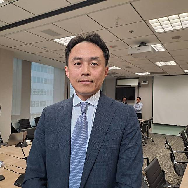 LED廠弘凱光電25日舉行法說會，總經理曾智宏（圖）表示，2025年營收兩大來源智慧感測、汽車應用都可望成長，南通新廠預計第4季量產。中央社記者潘智義攝 114年3月25日