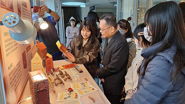 海大海洋文創設計系「河之脈動─淡水河流域的記憶共生」專題展在國立海洋科技博物館教育中心展出。（國立台灣海洋大學提供）