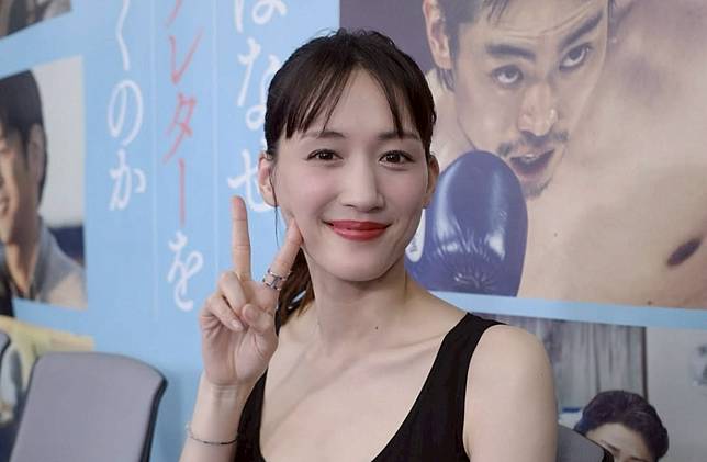 綾瀨遙分享過去為了拍戲時，成功減掉7公斤，結果拍完後又被要求胖回來。（圖／IG@ayaseharuka_official_staff）