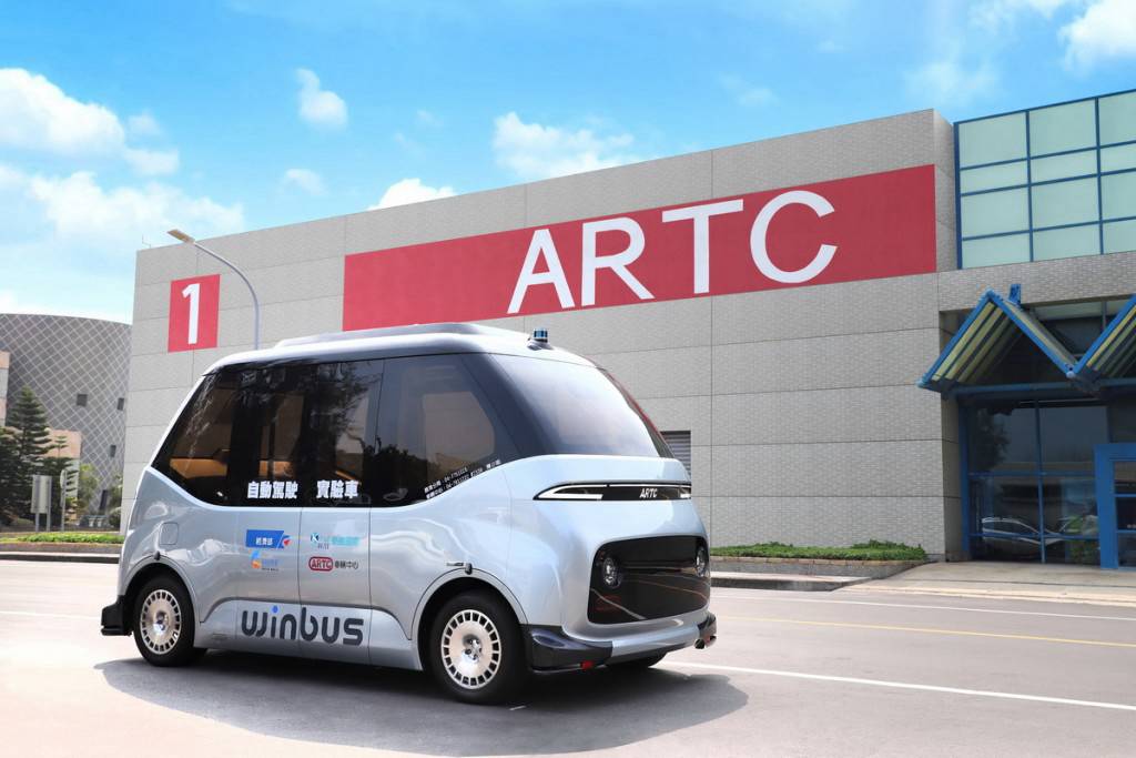 國造自駕里程碑！鹿港必訪「移動式打卡點」WinBus正式首航 | CarStuff人車事 | LINE TODAY