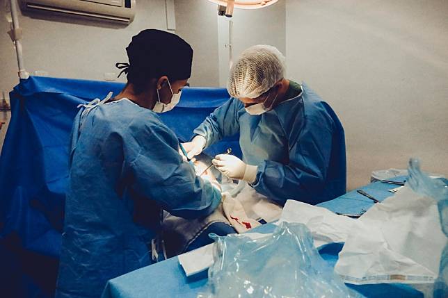 台北慈濟醫院開刀房一名資深護理師爆料，病人生殖器或乳房被用照片偷拍及瘋狂搓揉，痛斥這是沒有醫德的事情。僅為示意圖。（取自Pixels）