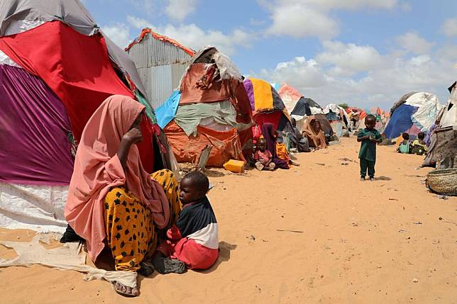 Refugees rest in a refugee camp in Afgoye, Somalia, Aug. 10, 2020. (Photo by Hassan Bashi/Xinhua)