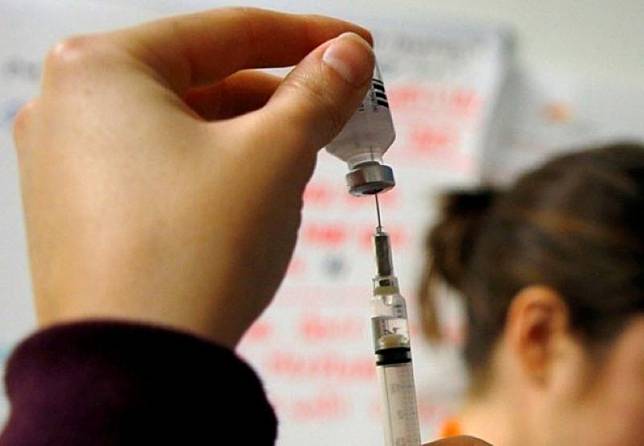 จีนเริ่มพัฒนา ‘วัคซีน’ ไวรัสโคโรนาสายพันธุ์ใหม่ พร้อมเปิดทางด่วนรับของบริจาค