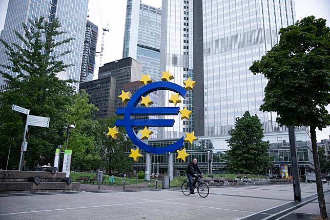 This photo taken on July 27, 2023 shows the Euro sign in Frankfurt, Germany. (Xinhua/Zhang Fan)