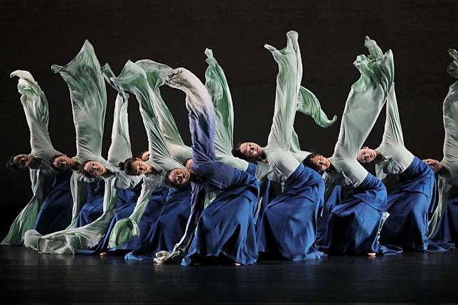 Artists of China Oriental Performing Arts Group rehearse for the performance Dance of Oriental at Los Angeles' Music Center in California, the United States, on Jan. 4, 2025. (Photo by Qiu Chen/Xinhua)