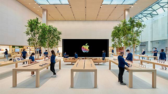 馬里蘭州的蘋果零售商店員工，昨日以65票贊成及33票反對投票結果決定成立工會，成為第一家由工作人員自行成立工會的Apple Store。   圖：翻攝自蘋果官網