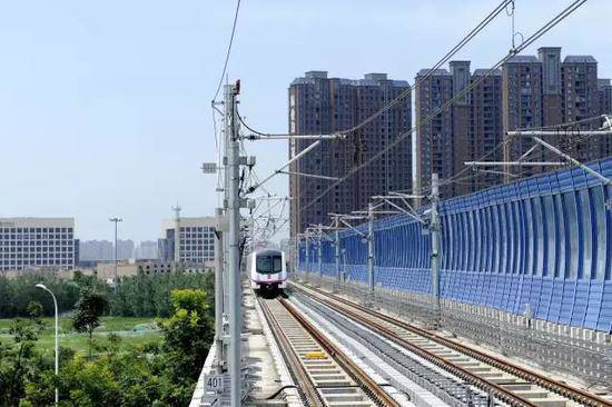 西安省曾發生過一名電纜公司員工無故遭解雇，揭露西安地鐵 3 號線偷工減料，牽扯超過 200 名地方官員落馬的事件。圖為西安的地鐵 3 號線。 圖：翻攝自 @xinwenbobao X 帳號