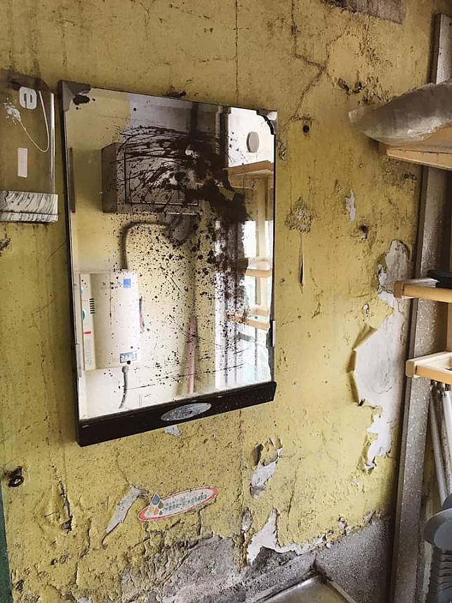 台鐵富岡車站行車休息室被指破爛不堪像鬼屋。   圖：翻攝台鐵產業工會臉書