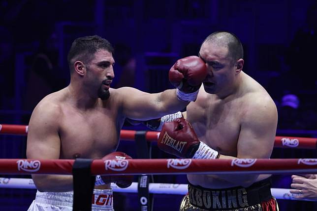 Agit Kabayel (L) of Germany fights with Zhang Zhilei of China during their WBC heavyweight interim title match in Riyadh, Saudi Arabia, Feb. 22, 2025. (Xinhua/Wang Haizhou)