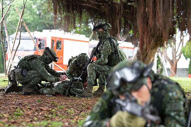 陸軍八軍團有一對軍中情侶性愛片被流出。國軍示意圖，非當事人。翻攝臉書國防部發言人