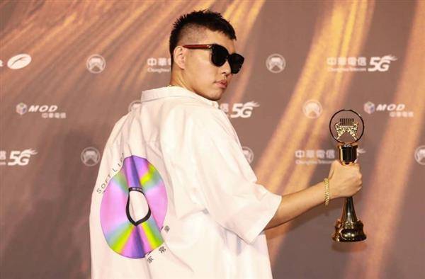 蛋堡奪第32屆金曲獎華語最佳男歌手。(圖／蛋堡IG)